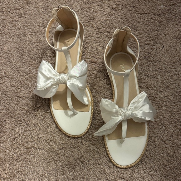 Jack Rogers White Sandals with Bow Accent - Picture 3 of 11